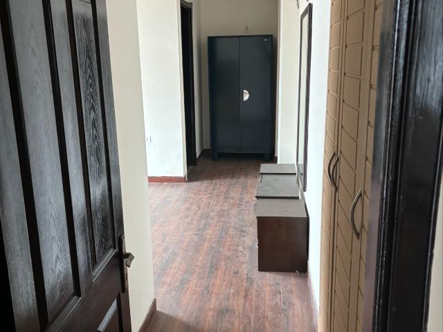 Resale | 3 BHK 1750 Sq.Ft. Apartment in Mahagun Maple