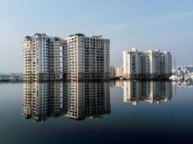 Resale | 3 BHK 1750 Sq.Ft. Apartment in SNN Raj Lakeview