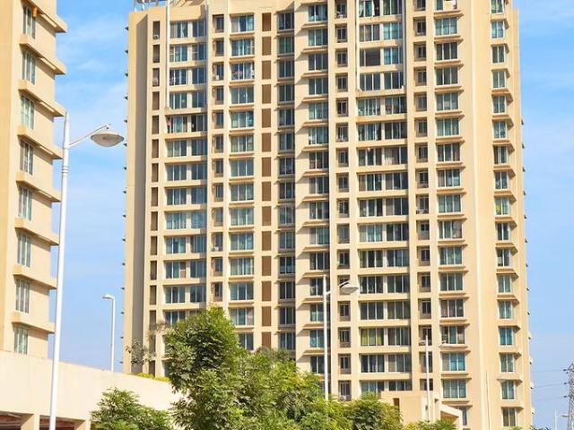 Resale | 3 BHK + 1750 Sq.Ft. Apartment in Rustomjee Verdant Vistas