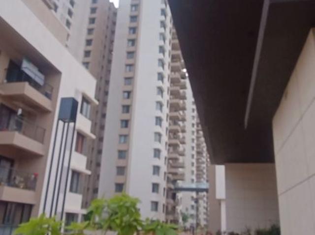 Resale | 3 BHK 1765 Sq.Ft. Apartment in Sobha Lake Garden