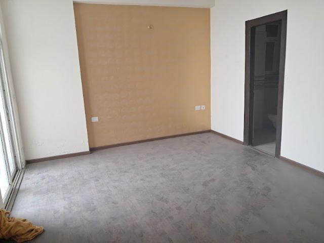 Resale | 3 BHK + 1775 Sq.Ft. Apartment in Amrapali Platinum