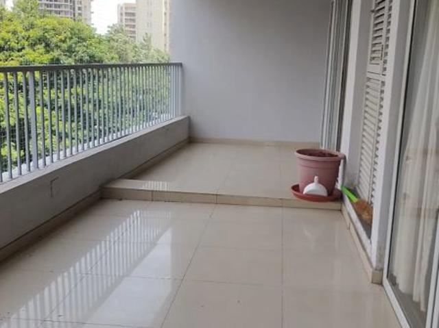 Resale | 3 BHK 1700 Sq.Ft. Apartment in Amanora Future Towers