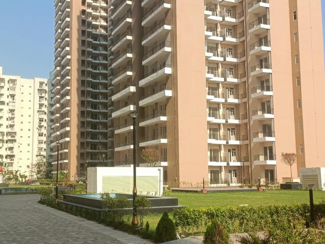 Resale | 3 BHK 1700 Sq.Ft. Apartment in Amrapali Crystal Homes