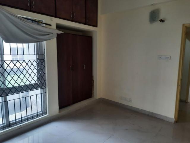 Resale | 3 BHK 1700 Sq.Ft. Apartment in Gayathri Residency Manikonda
