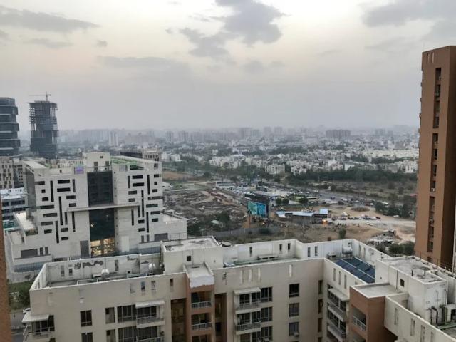 Resale | 3 BHK 1700 Sq.Ft. Apartment in Pioneer Park Phase 1