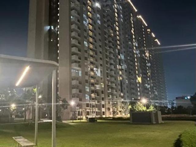 Resale | 3 BHK 1704 Sq.Ft. Apartment in Tulip Yellow