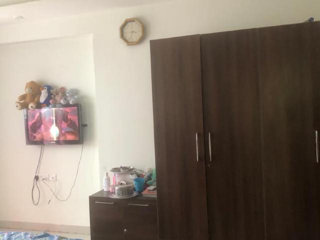 Resale | 3 BHK 1730 Sq.Ft. Apartment in Mahagun Mirabella