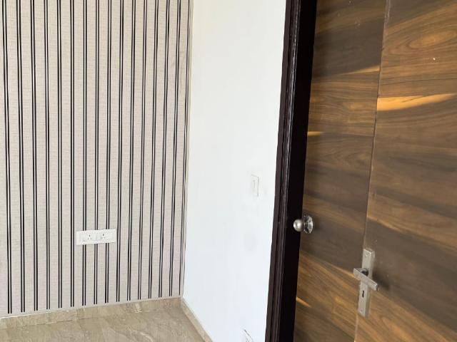Resale | 3 BHK 1735 Sq.Ft. Apartment in Shiv The Ozone Solitaire