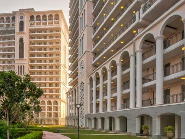 Resale | 3 BHK 1846 Sq.Ft. Apartment in DLF The Skycourt