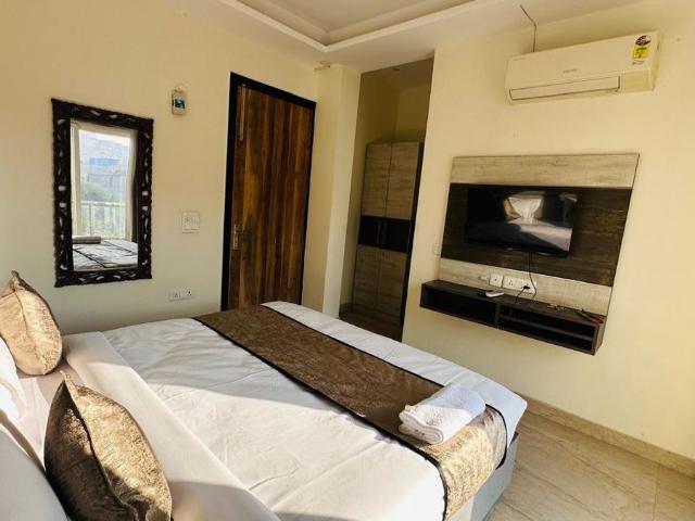 Resale | 3 BHK 1855 Sq.Ft. Apartment in Godrej Meridien