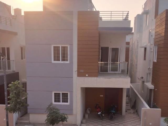 Resale | 3 BHK 1800 Sq.Ft. Villa in Praneeth Pranav Knightwoods