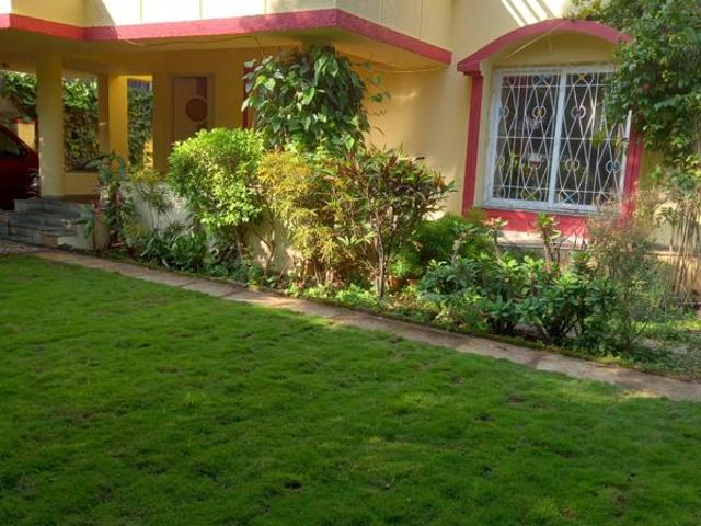Resale | 3 BHK 1800 Sq.Ft. Apartment in Clover Highlands