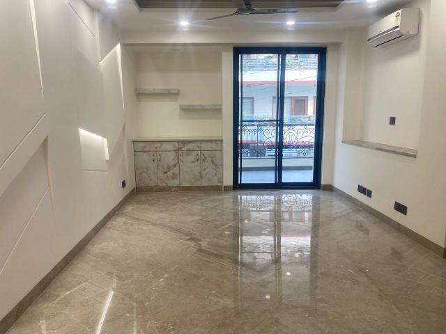 Resale | 3 BHK 1800 Sq.Ft. Apartment in Green Park