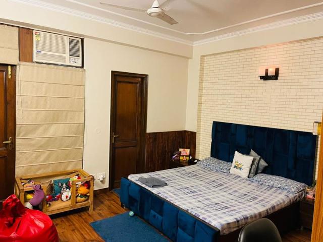 Resale | 3 BHK + 1800 Sq.Ft. Apartment in Shivalik Colony