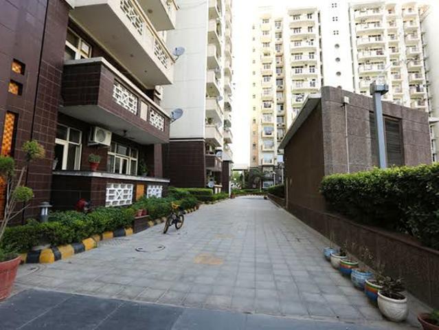 Resale | 3 BHK + 1800 Sq.Ft. Apartment in Suncity Essel Tower
