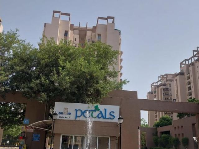 Resale | 3 BHK 1805 Sq.Ft. Apartment in Orchid Petals