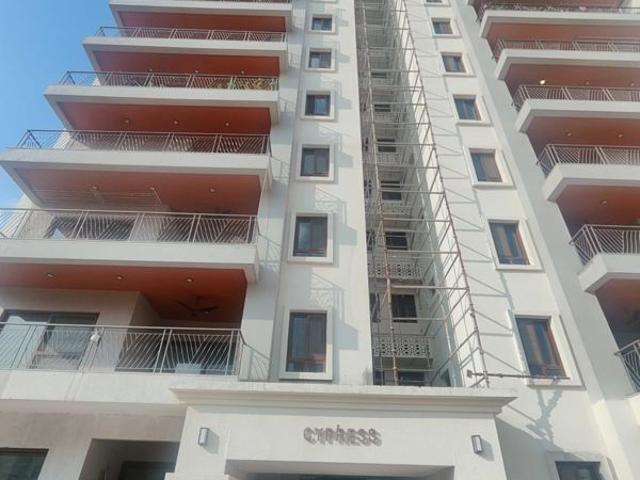 Resale | 3 BHK + 1812 Sq.Ft. Apartment in Centreo
