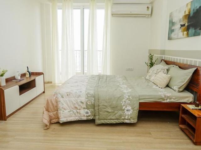 Resale | 3 BHK 1818 Sq.Ft. Apartment in DLF Regal Gardens