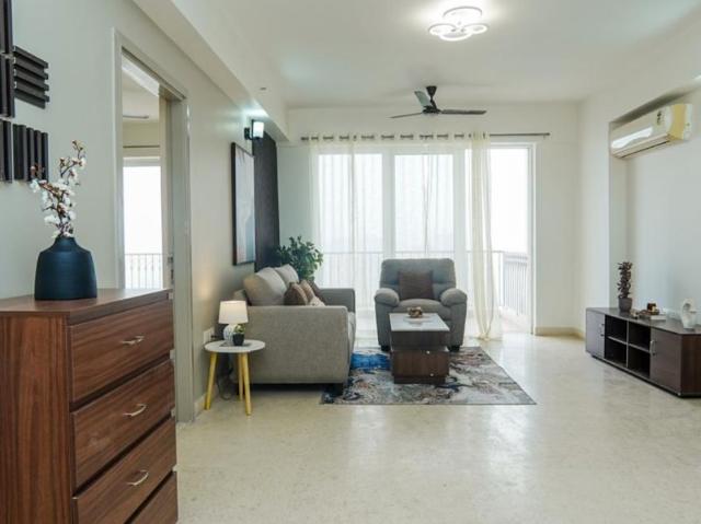 Resale | 3 BHK 1818 Sq.Ft. Apartment in DLF Regal Gardens