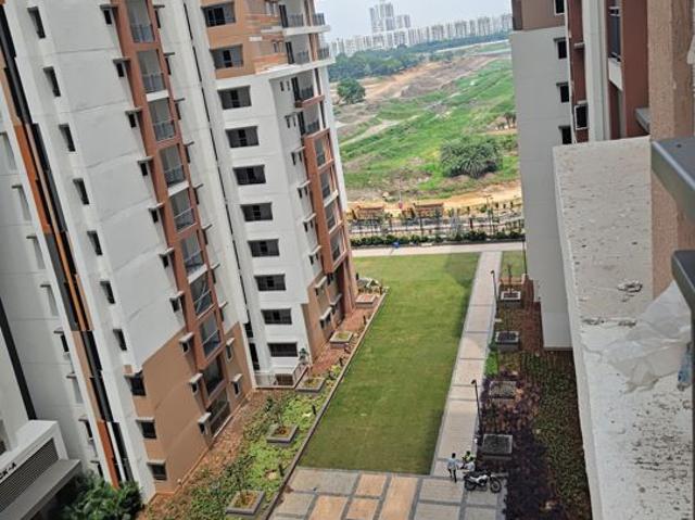 Resale | 3 BHK + 1820 Sq.Ft. Apartment in Aparna Sarovar Zicon