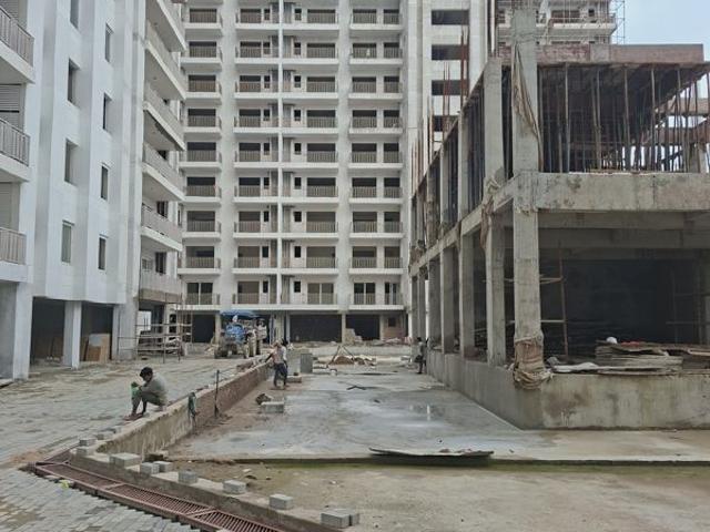 Resale | 3 BHK 1835 Sq.Ft. Apartment in Gomti Nagar