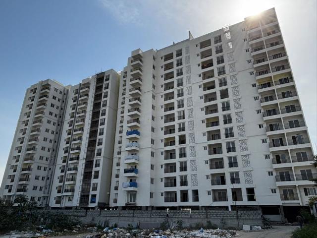 Resale | 3 BHK 1942 Sq.Ft. Apartment in Godrej Lakeside Orchard