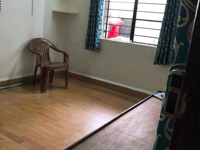 Resale | 3 BHK 1960 Sq.Ft. Apartment in Dahanukar Colony