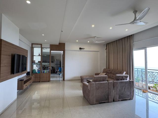 Resale | 3 BHK 1960 Sq.Ft. Apartment in Pratik Heights