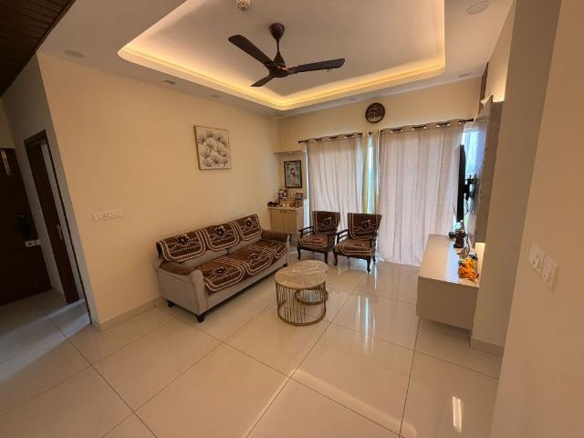 Resale | 3 BHK + 1974 Sq.Ft. Apartment in Versova Sky