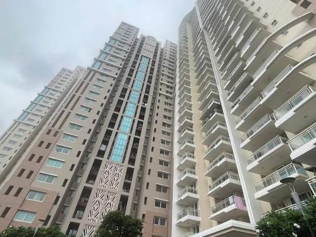 Resale | 3 BHK + 1975 Sq.Ft. Apartment in DLF Park Place