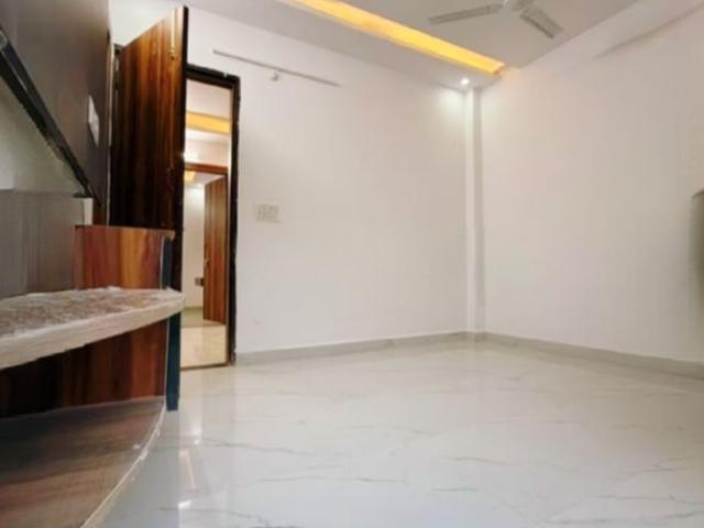 Resale | 3 BHK 1991 Sq.Ft. Apartment in RWA Apartments Sector 27