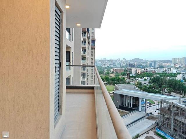 Resale | 3 BHK 1995 Sq.Ft. Apartment in Sector 82