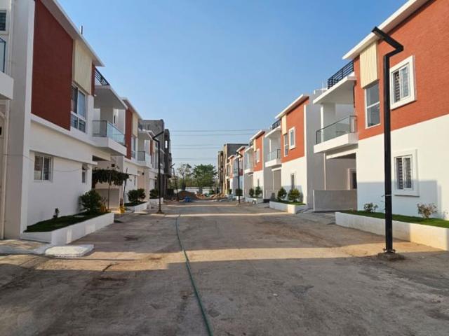Resale | 3 BHK 1900 Sq.Ft. Villa in Singapur