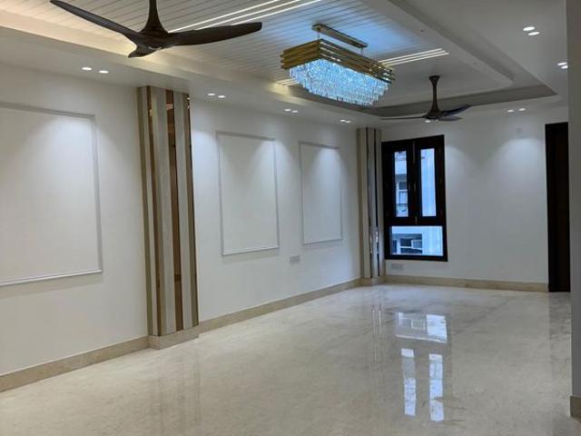 Resale | 3 BHK 1900 Sq.Ft. Apartment in Central Park I