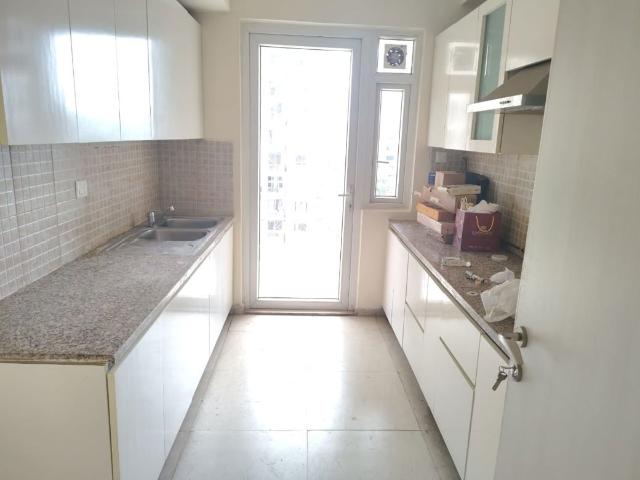 Resale | 3 BHK 1900 Sq.Ft. Apartment in DLF The Skycourt