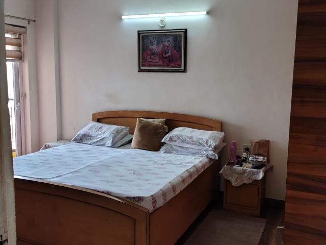Resale | 3 BHK 1900 Sq.Ft. Apartment in Emaar Palm Gardens