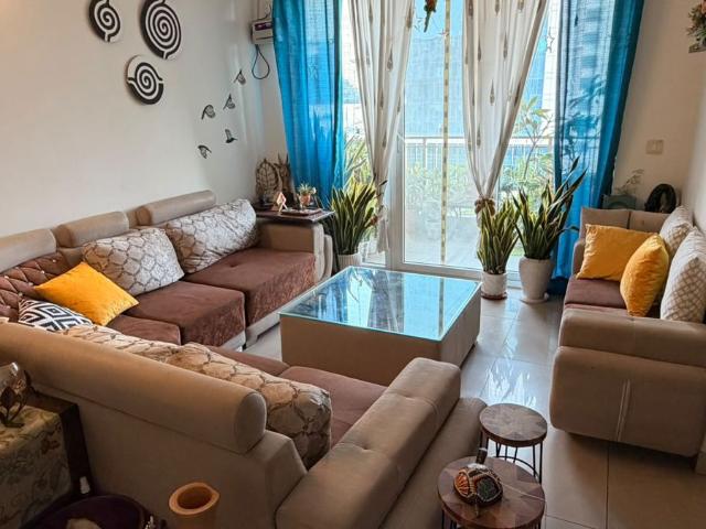 Resale | 3 BHK + 1900 Sq.Ft. Apartment in Emaar Palm Gardens