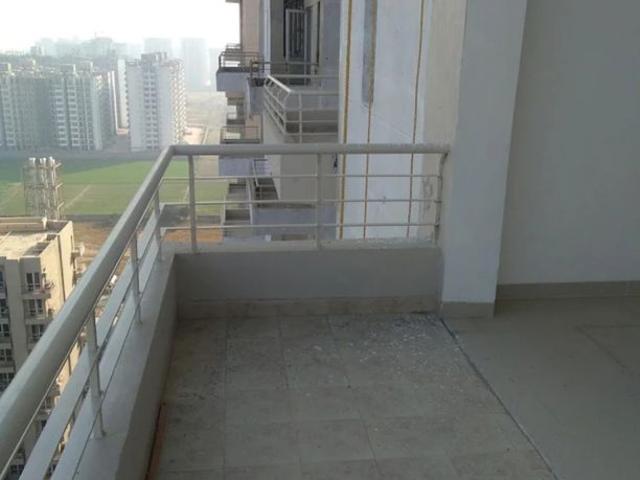 Resale | 3 BHK 1900 Sq.Ft. Apartment in Indiabulls Centrum Park