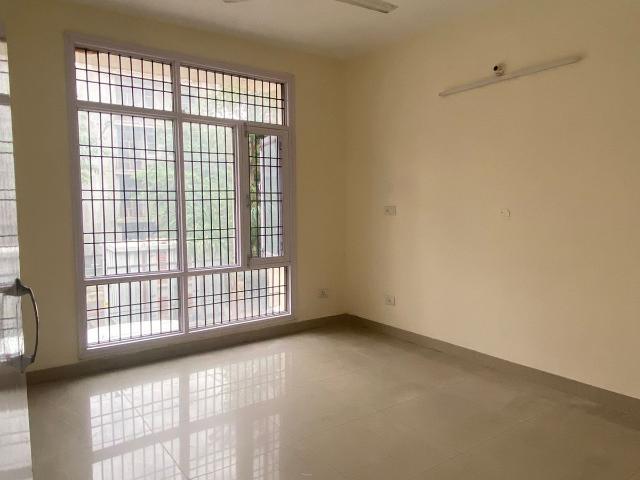 Resale | 3 BHK 1900 Sq.Ft. Apartment in Paras Dews