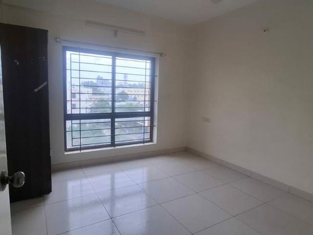 Resale | 3 BHK 1900 Sq.Ft. Apartment in Phoenix Orchid