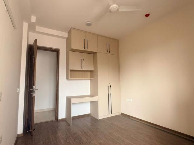 Resale | 3 BHK 1910 Sq.Ft. Apartment in The Center Court