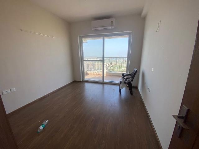 Resale | 3 BHK + 1920 Sq.Ft. Apartment in Emaar The Enclave