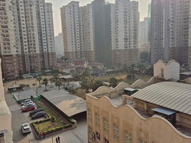 Resale | 3 BHK 1930 Sq.Ft. Apartment in Express Zenith