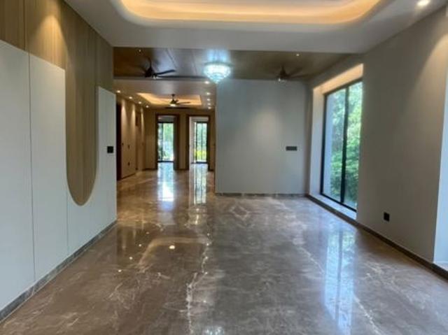 Resale | 3 BHK + 1931 Sq.Ft. Apartment in DLF The Skycourt