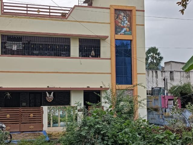 Resale | 3 BHK 1937 Sq.Ft. Independent House in RWA Apartments Sector 26