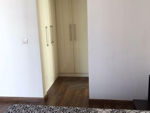 Resale | 3 BHK 2000 Sq.Ft. Apartment in Emaar The Palm Drive Palm Studios