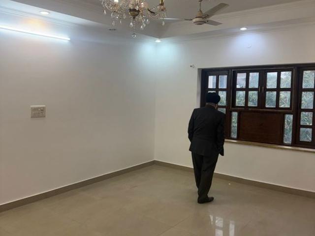 Resale | 3 BHK 200 Sq.Yd. Apartment in Malviya Nagar
