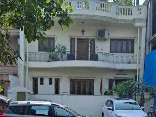 Resale | 3 BHK + 200 Sq.Yd. Independent House in Pitampura