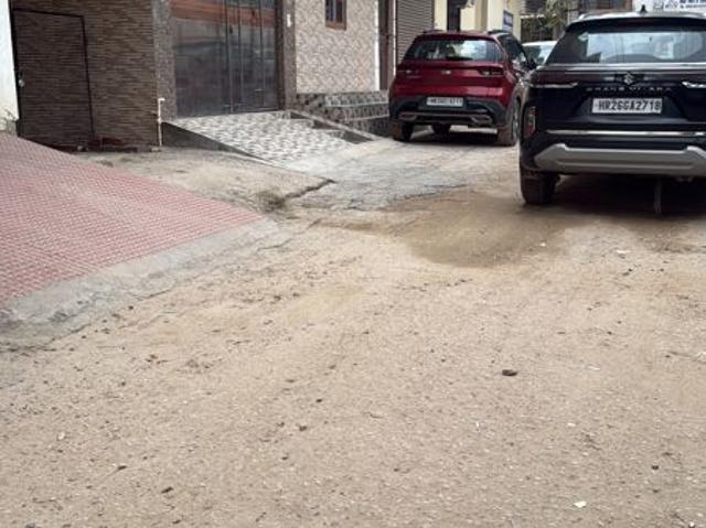 Resale | 3 BHK + 200 Sq.Yd. Independent House in Sai Kunj New Palam vihar