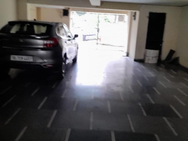 Resale | 3 BHK 200 Sq.Yd. Villa in Kalkaji